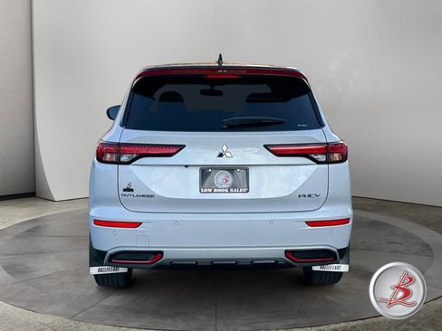 Used 2023 Mitsubishi Outlander SE image 6