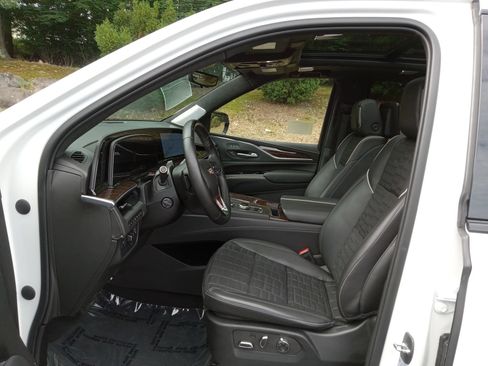 Used 2023 Cadillac Escalade Sport Platinum AWD/4WD image 11
