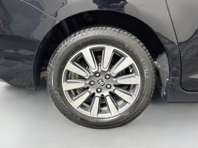Used 2020 Toyota Sienna XLE w/ XLE Navigation Package AWD/4WD image 32