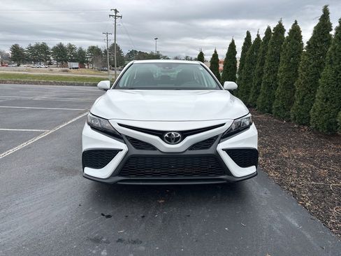 Certified 2021 Toyota Camry SE w/ Cold Weather Package image 3