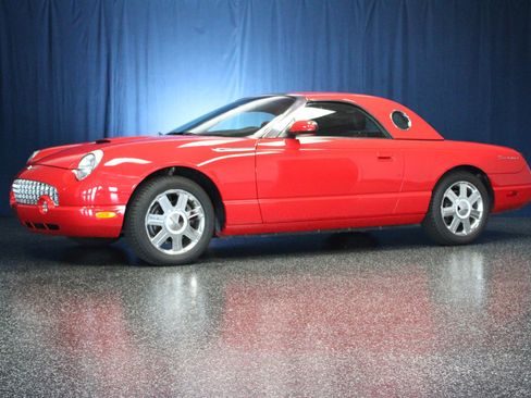 Used 2005 Ford Thunderbird RWD image 2