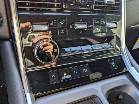 New 2026 Nissan Armada SL w/ Captain's Chari Seat Package RWD image 25