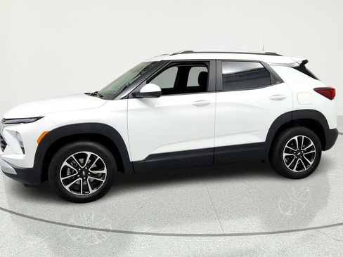Used 2024 Chevrolet TrailBlazer LT AWD/4WD image 2