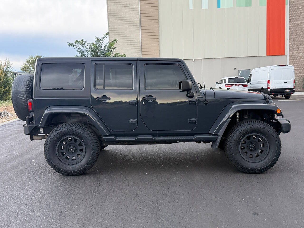 Used 2018 Jeep Wrangler Unlimited Sahara w/ Connectivity Group AWD/4WD image 16