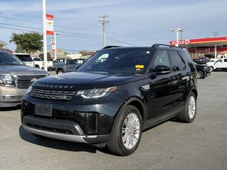 Used 2017 Land Rover Discovery HSE image 1