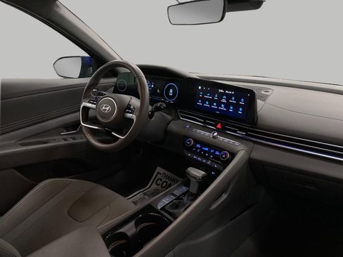 Used 2025 Hyundai Elantra SEL FWD image 18