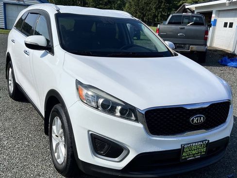Used 2017 Kia Sorento FWD image 3