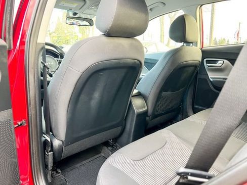 Certified 2022 Kia Niro LX image 10