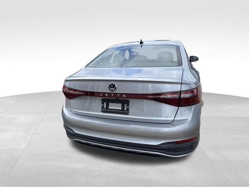 Used 2025 Volkswagen Jetta SE w/ Sunroof Package FWD image 5