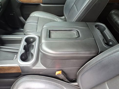 Used 2021 Chevrolet Silverado 1500 High Country w/ Technology Package image 18