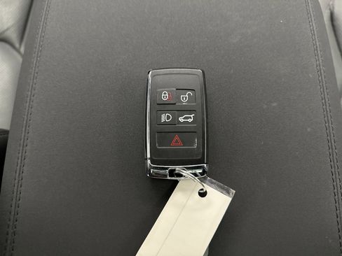 Used 2023 Land Rover Defender 130 SE image 22