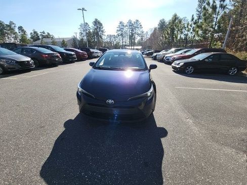 Used 2024 Toyota Corolla LE w/ LE Convenience Package image 3