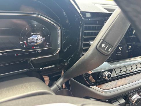 Used 2025 GMC Sierra 1500 SLT AWD/4WD image 17
