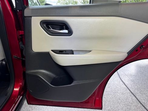 Used 2025 Nissan Rogue SV AWD/4WD image 46