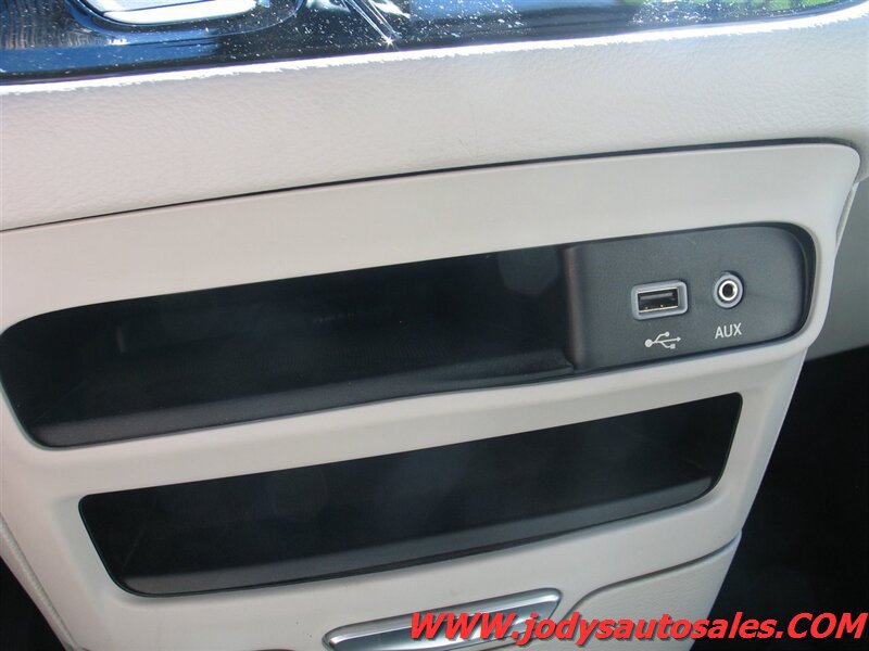 Used 2017 Chrysler Pacifica Touring Plus FWD image 22