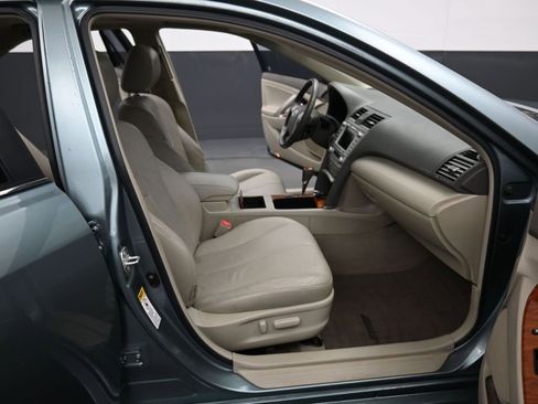 Used 2011 Toyota Camry Hybrid image 34