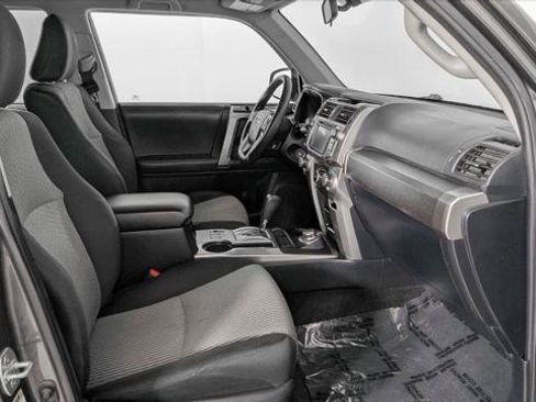 Used 2018 Toyota 4Runner SR5 AWD/4WD image 23