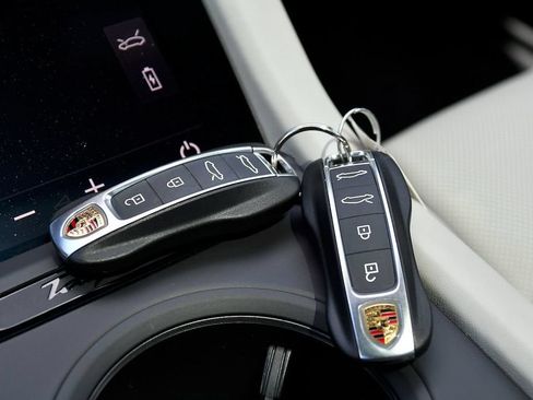 Used 2020 Porsche Taycan 4S AWD/4WD image 60