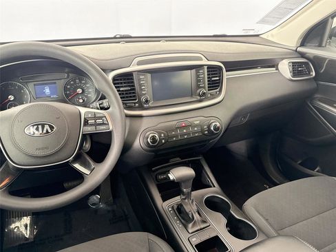 Used 2019 Kia Sorento L image 32