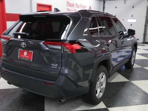 Used 2021 Toyota RAV4 XLE AWD/4WD image 7