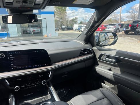 Certified 2025 Chevrolet Suburban Premier w/ Sun And Tow Package image 37