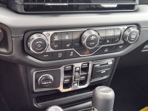 New 2026 Jeep Gladiator Mojave AWD/4WD image 17