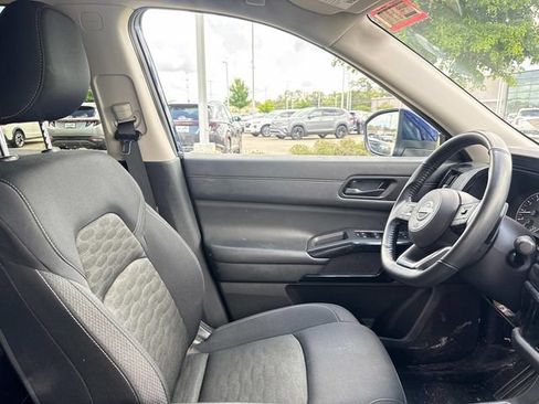 Used 2025 Nissan Pathfinder SV FWD image 15
