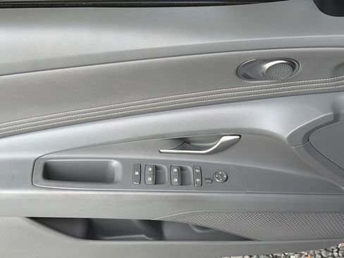 Used 2025 Hyundai Elantra Sport image 3