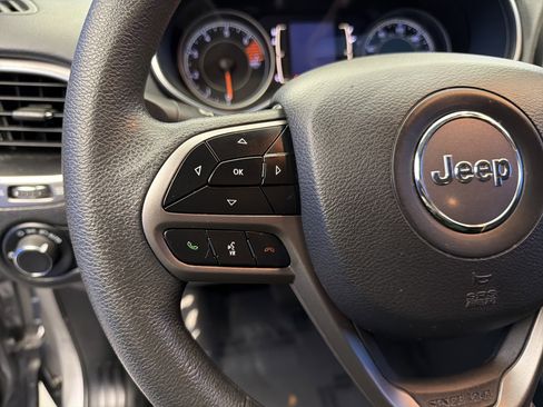 Used 2021 Jeep Cherokee Latitude image 15