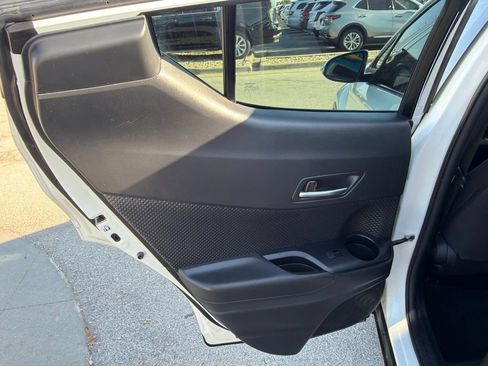 Used 2021 Toyota C-HR XLE FWD image 15