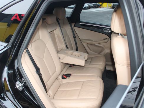 Used 2020 Porsche Macan image 17