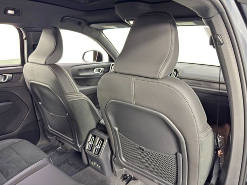 Used 2023 Volvo C40 P8 Recharge Ultimate image 33