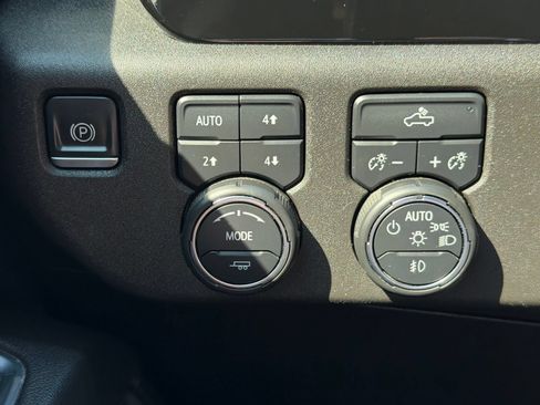 Used 2022 Chevrolet Silverado 1500 RST AWD/4WD image 33