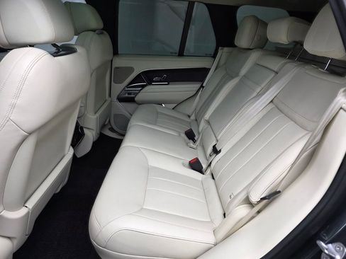 Used 2023 Land Rover Range Rover SE image 14