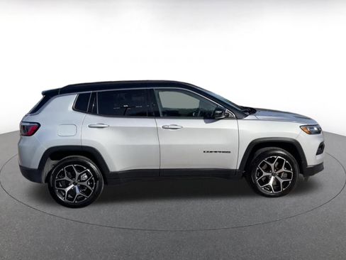 Used 2025 Jeep Compass Limited image 16