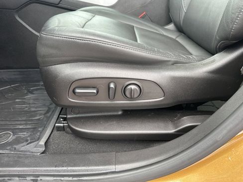 Used 2019 Chevrolet Blazer LT w/ Sun and Wheels Package image 11