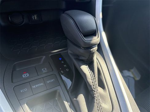 Used 2025 Toyota RAV4 LE image 20