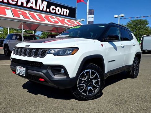 Certified 2024 Jeep Compass Trailhawk image 3