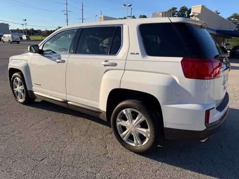 Used 2017 GMC Terrain SLE FWD image 3