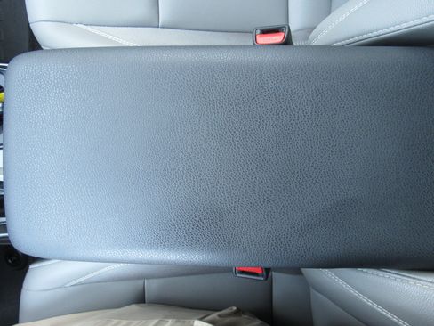 Used 2025 Toyota Camry SE FWD image 17