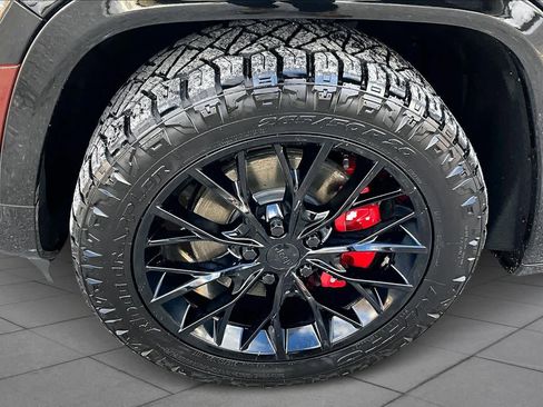 Used 2022 Jeep Grand Cherokee Summit w/ Luxury Tech Group V image 11