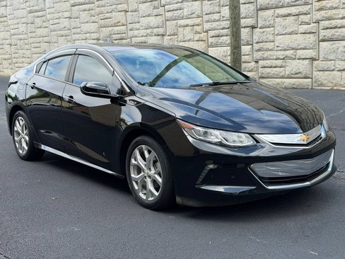 Used 2017 Chevrolet Volt Premier w/ Driver Confidence II Package FWD image 4