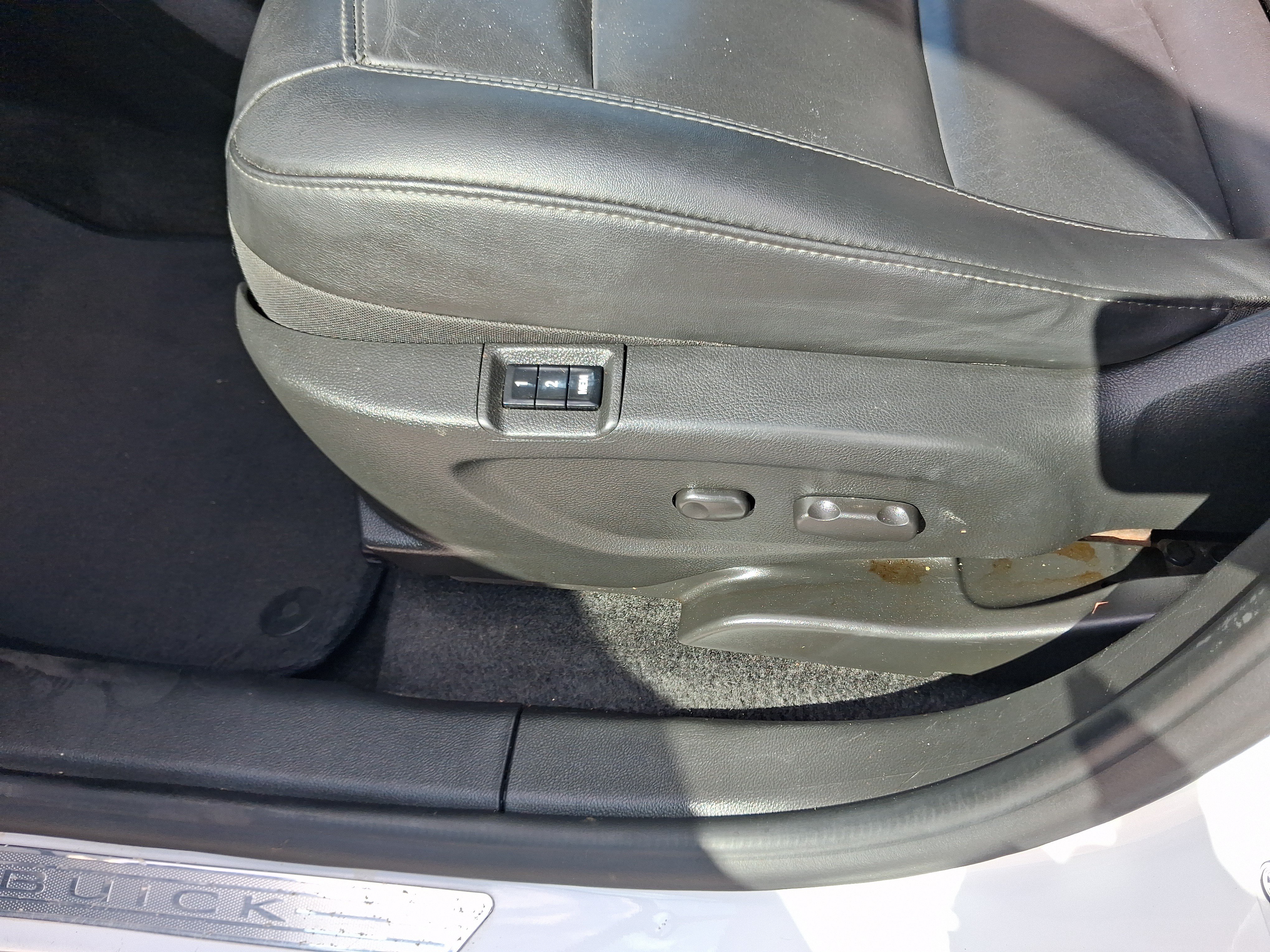 Used 2018 Buick Encore Essence FWD image 13