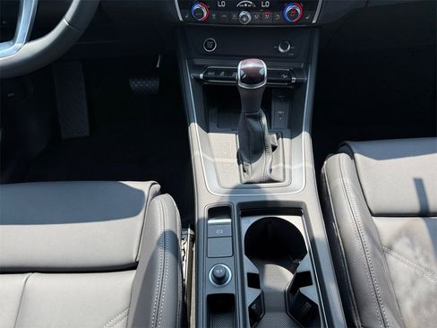 New 2025 Audi Q3 2.0T Premium image 8