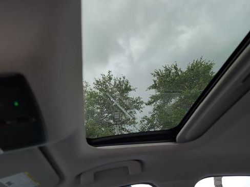 Used 2022 Nissan Sentra SR w/ SR Premium Package image 24