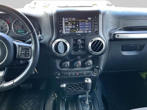 Used 2016 Jeep Wrangler Unlimited Sahara w/ Max Tow Package AWD/4WD image 7