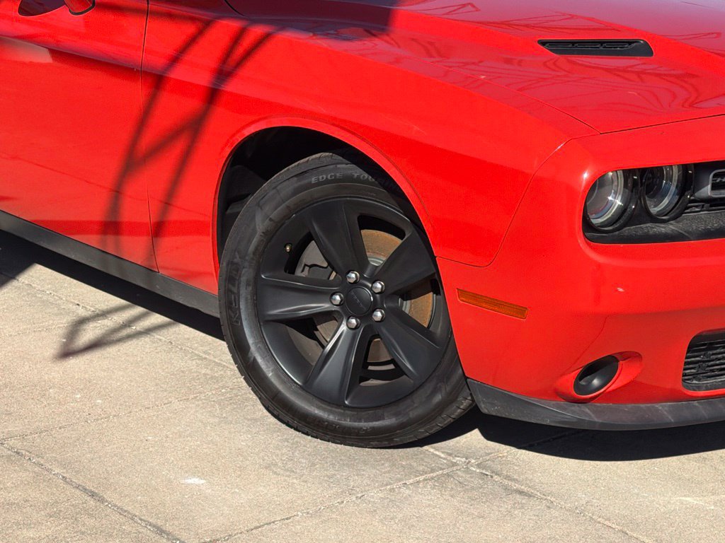 Used 2016 Dodge Challenger SXT RWD image 10