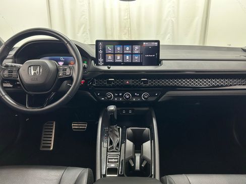 Used 2023 Honda Accord Sport image 9