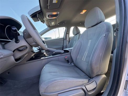 Used 2023 Hyundai Elantra SEL image 13