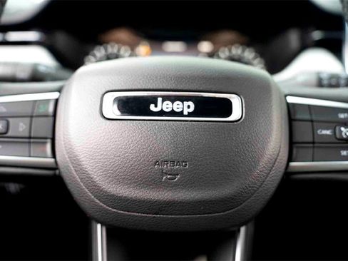 Used 2024 Jeep Compass Latitude image 16